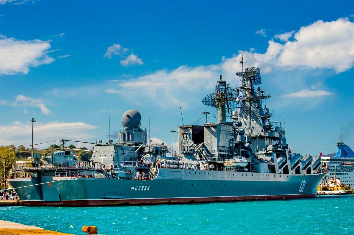 Ракетный крейсер 'Москва' (Слава) - флагман Черноморского флота России